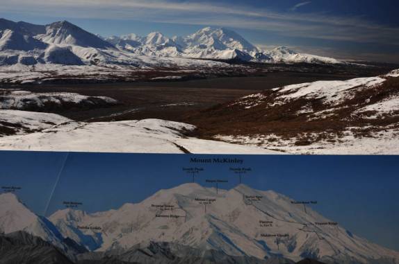 A montanha, ao vivo e no painel explicativo, no Denali National Park, no Alaska